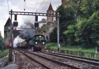 Notre train passe sous le chteau de Grandson