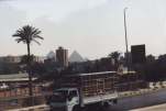 Si l'urbanisation se poursuit comme elle a commenc�, les pyramides seront bient�t au centre-ville.
