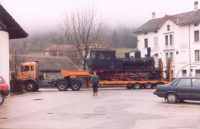 Der Lastwagen trifft in St-Sulpice ein.