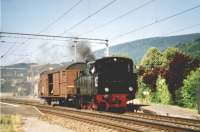 Notre court train immortalis au passage de Cressier par Christian Jaquier