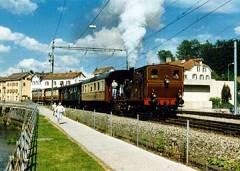 La "Tigerli" 8511 et son train à Couvet (1996)
