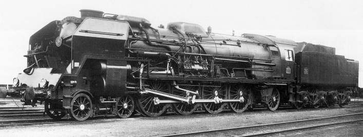 Photo SNCF-SE reprise du livre "Les locomotives  vapeur unifies 241P, 240P, 150P" de Bernard Collardey et Andr Rasserie, dit par La vie du Rail, ISBN 2-902 808-93-3